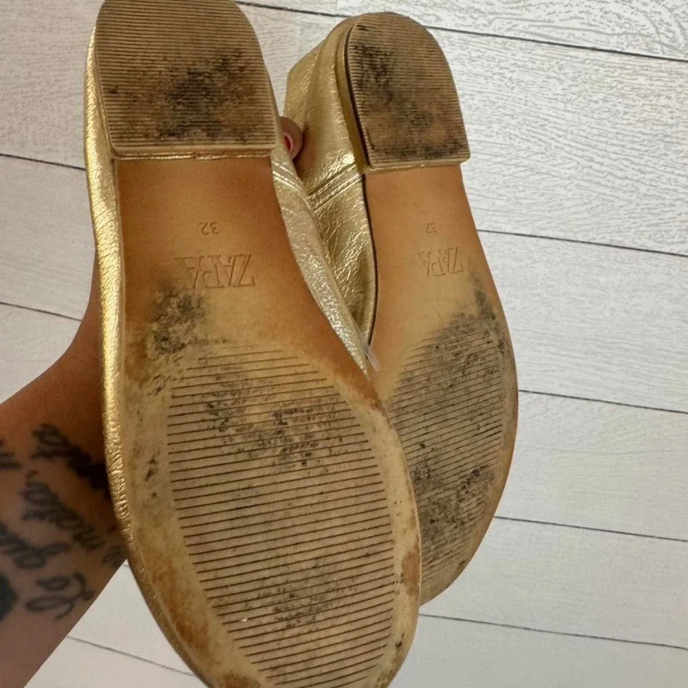 Zara girls gold metallic flats 13.5c
